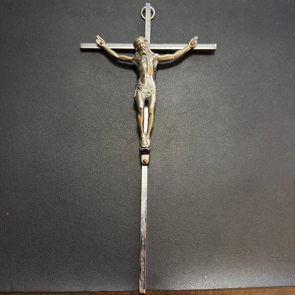 VINTAGE Metal CRUCIFIX INRI 10